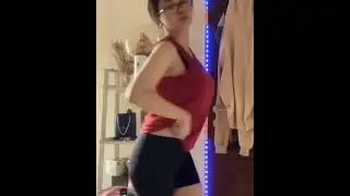 TIK TOK VIRAL!! CEWEK HOT BUGIL SUSU GEDE