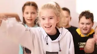 Статья 1. Все люди рождаются свободными и равными в своем достоинстве и правах.