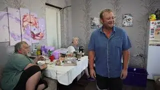 Мы такого не ожидали Кто-то заказал для самой доброй семьи из деревни эти вкусняшки Показываем что