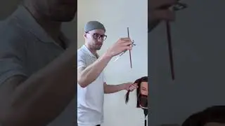 Положение тела во время стрижки / Как правильно держать расческу барьеру / Мужские стрижки
