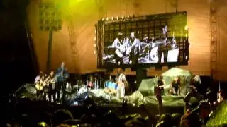 Arcade Fire - Wake Up (Rainy Unplugged) - [Rock en Seine 2010]