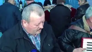 Даргинцы отдыхают в Дружбе. Поет Минатулла.