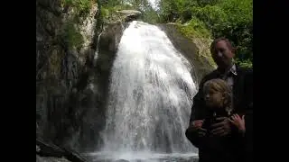 Маша и Серёга у водопада