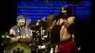 Red Hot Chili Peppers - Give It Away
