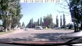 Кременчуг: водитель маршрутки едет на двух колёсах