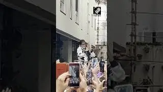 Amitabh Bachchan ने मुंबई में 'जलसा' के बाहर Fans से की मुलाकात