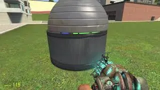 playing Gmod whit a friend XD