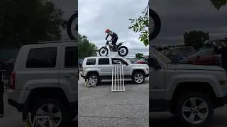 This dude knows how to work a clutch 👆#trialsbike #stunt #motorcycle #bikersreunion #newliskeard