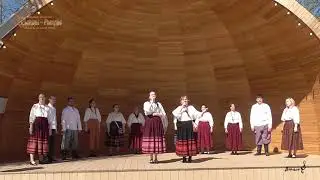 "Живи страна" - солистки Любовь Лопасова и Варвара Михайлова
