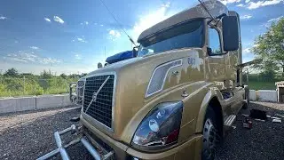 Lost oil pressure on my $9,000 Volvo VNL, new headlights are inexpensive, I'm getting ready to mo...