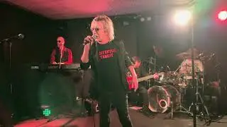 2024.10.05 Absolutely 80s with Brian Mannix perform ‘Still Waiting’