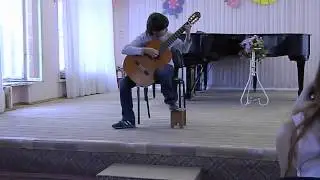 Играет ученик ДШИ "ЭТОС" перед концертом К.Окуджавы