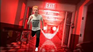 САМЫЙ БЫСТРЫЙ МОНСТР В ЗАКУЛИСЬЕ!? Побег Из Закулисья - Escape The Backrooms