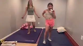 Mom vs Daughter wrestling 👊