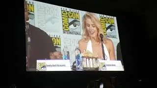 Arrow - Tanti auguri Emily Bett Rickards! - SDCC 2017