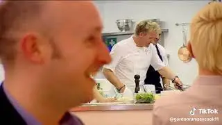 Куриные эскалопы с помидорами и моцареллой - рецепт из передачи "Это все еда" Гордона Рамзи