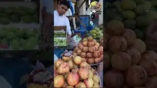رجل البرية في سوق واقف بقطر