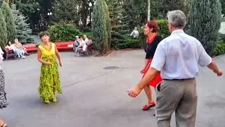 А я несу тебе цветы Танцы в парке Горького Харьков Июль 2021