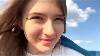 гаечка лезет к строго на лодке