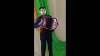 Смотрите как гармонист зажигает на сцене