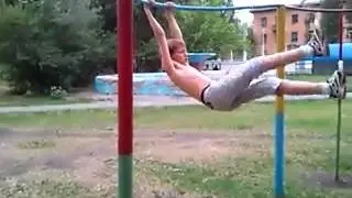 Школота на турнике