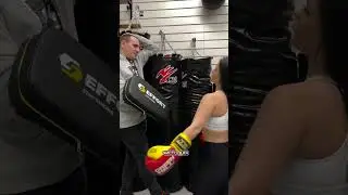 Так то, мы вам товар показываем.⠀Например, для единоборств у нас разное есть. Вот,перчатки Green Hil