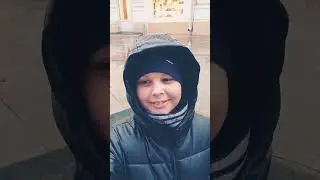 Москва, гуляем по Москве розы бомжучи мне подарили