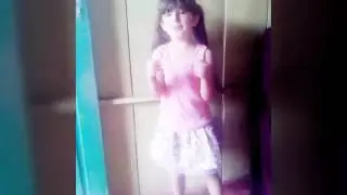 menina de 5 anos dançando deu onda