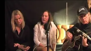 Read all about Cover sung by Joana+Inez Sannan (Siggi TV Vol.13)