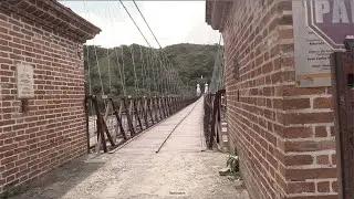 Puente de Occidente, sobre el Río Cauca, Colombia, entre Olaya y Santa Fe de Antioquia.