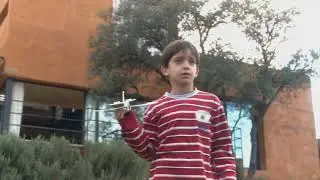 Bajo aguas tranquilas / Alex De Nova