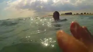 Отдых в крыму, море, песок, девушки в бикини.