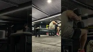 Me preparando para começar mais um treino #academia #tensaomuscular #crossfit #musculação #dicas