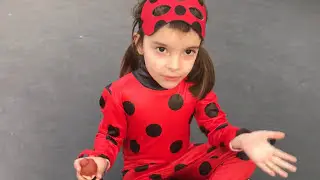 MIRACULOUS LADYBUG ABRINDO BONECA NO PULA PULA - Jéssica Godar e Laurinha e Helena
