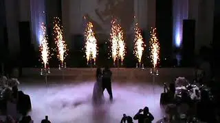 Свадьба: холодные фонтаны и тяжелый дым.