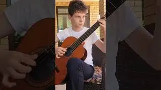 Платон играет на гитаре