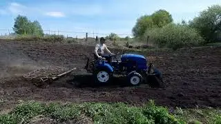 Большая работа для маленького трактора.