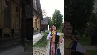 Шок! 😍 Девушки ходят по деревне и играют на инструментах!