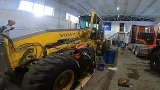 VOLVO grader. Engine overhaul.