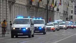 Politieauto's in colonne met zwaailichten in Brussel tijdens Nationale Feestdag! #1617
