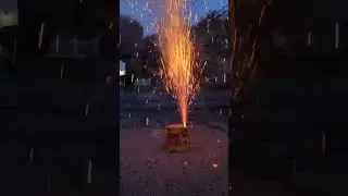 🐭🧀🎆 This quiet, long-lasting #fireworks fountain looks like a block of cheese! #warehousewednesday