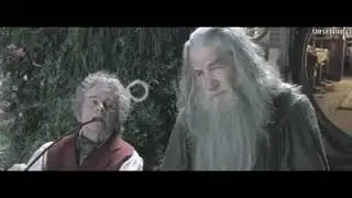 Gandalf E Bilbo facendo aneis de fume