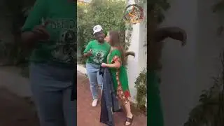 Няня из Зимбабве🇿🇼 слушает Шатунова⭐️ 