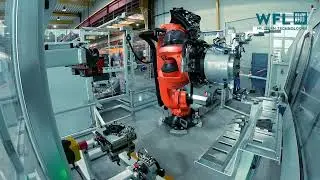Experience an articulated robot