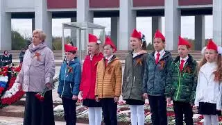 Возложение цветов на Поклонной горе