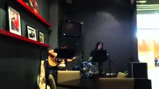 Gig at artista bar with lynn and nitz. Singer Leah, - excel guitar