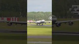 RARE DIVERSION🇩🇪Seeing the Lufthansa A340-300 landing at Schiphol #planespotting #aviation #shorts