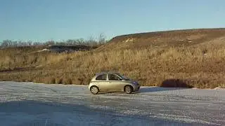 Ниссан-Микра на льду