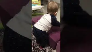 Доча ползает.доча вездеход