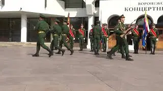 100 лет ВГУ. Выступление курсантов с карабинами